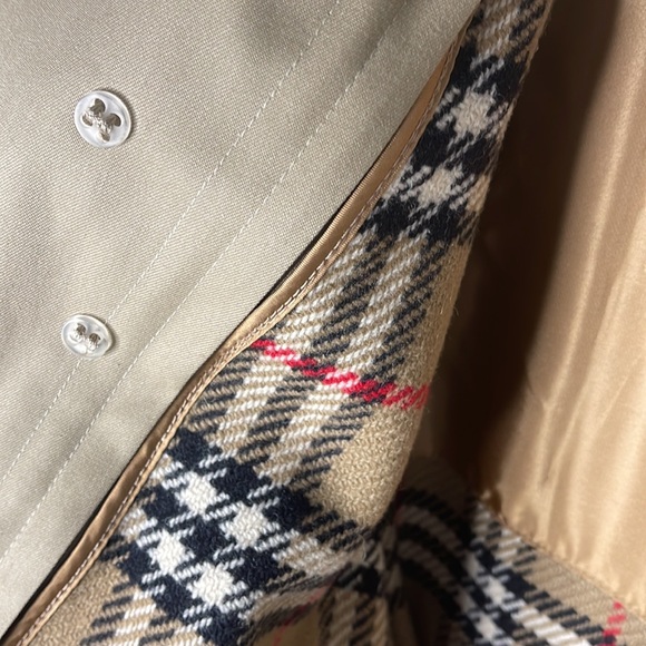 Excellent condition Burberry Trench Coat Authentic - Picture 13 of 16